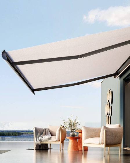tenda-da-sole-a-bracci-estensibili-con-cassonetto-casa